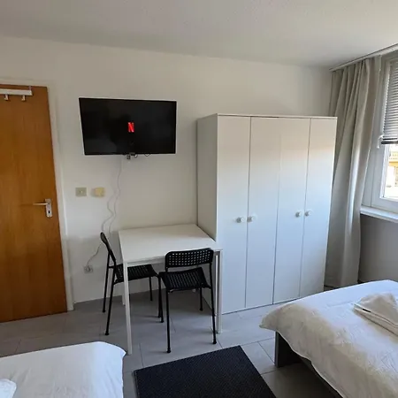 Duha Homes - 2 Apartment, Monteurwohnung, Tv, Wifi, Kueche, Self Check-in, Autobahnnaehe Apartment *