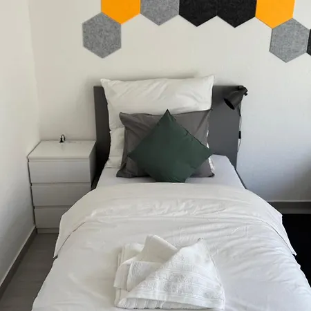 Dutti's L 4 I 8 Beds L Kitchen I Tv