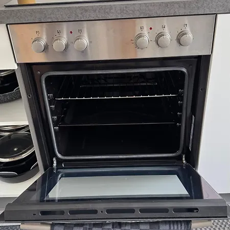 Dutti's L 4 I 8 Beds L Kitchen I Tv Apartment