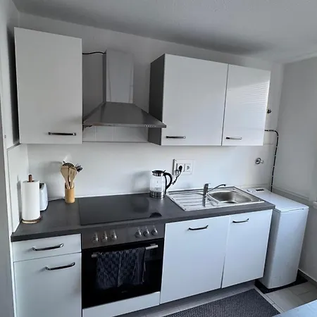 Duha Homes - 2 Apartment, Monteurwohnung, Tv, Wifi, Kueche, Self Check-in, Autobahnnaehe Apartment