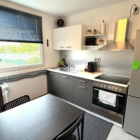 Dutti's L 4 I 8 Beds L Kitchen I Tv Apartment *