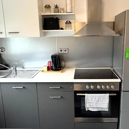 Dutti's L 4 I 8 Beds L Kitchen I Tv