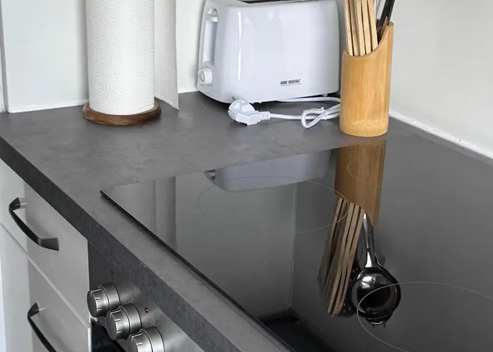 A L 2 L 4 Beds L Tv L Wifi L Kitchen L Parking L Autobahn Apartment Duisburg