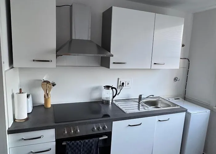 A L 2 L 4 Beds L Tv L Wifi L Kitchen L Parking L Autobahn Apartment
